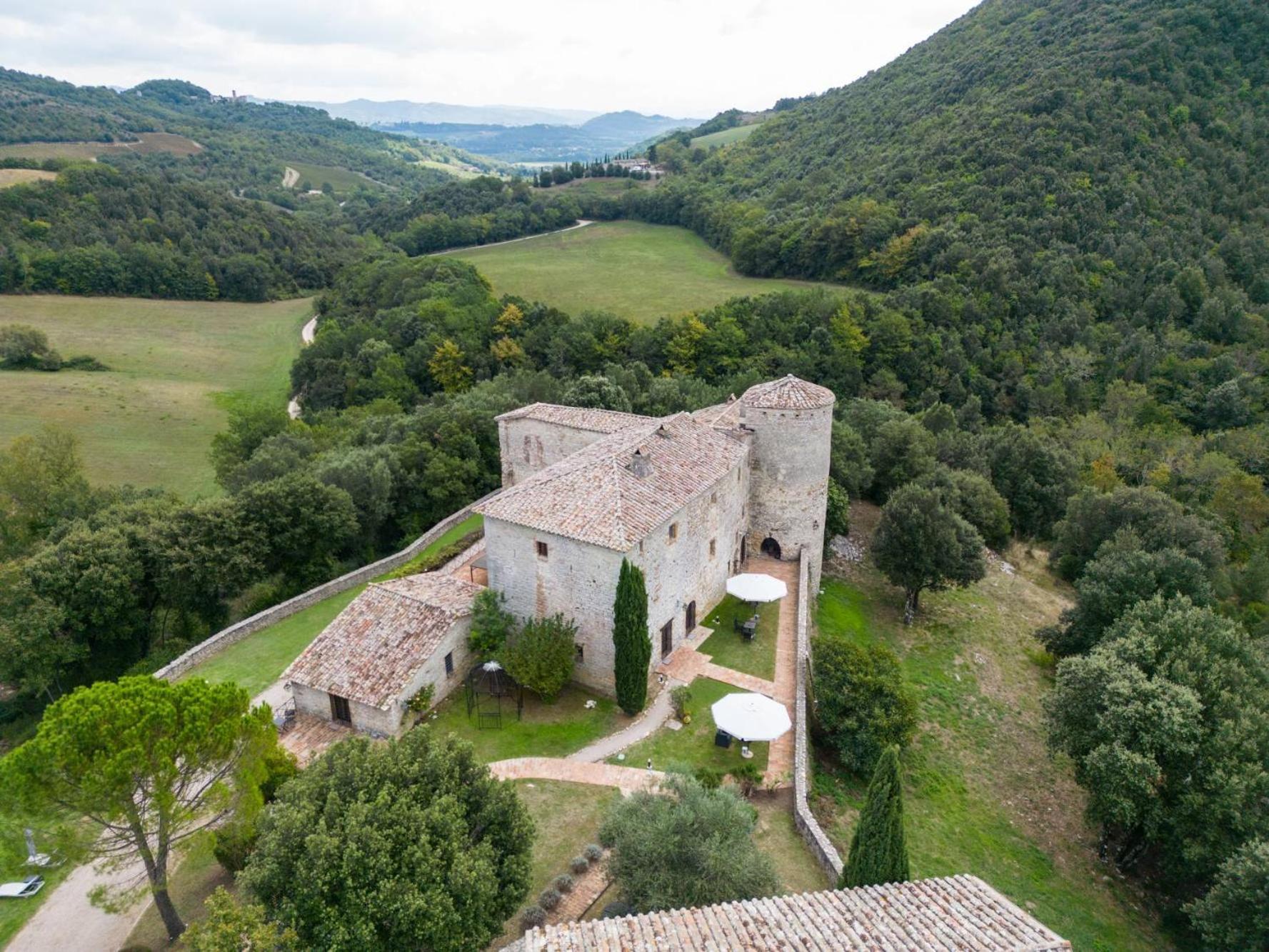Castello Valenzino Acomodação com café da manhã Antognola Exterior foto