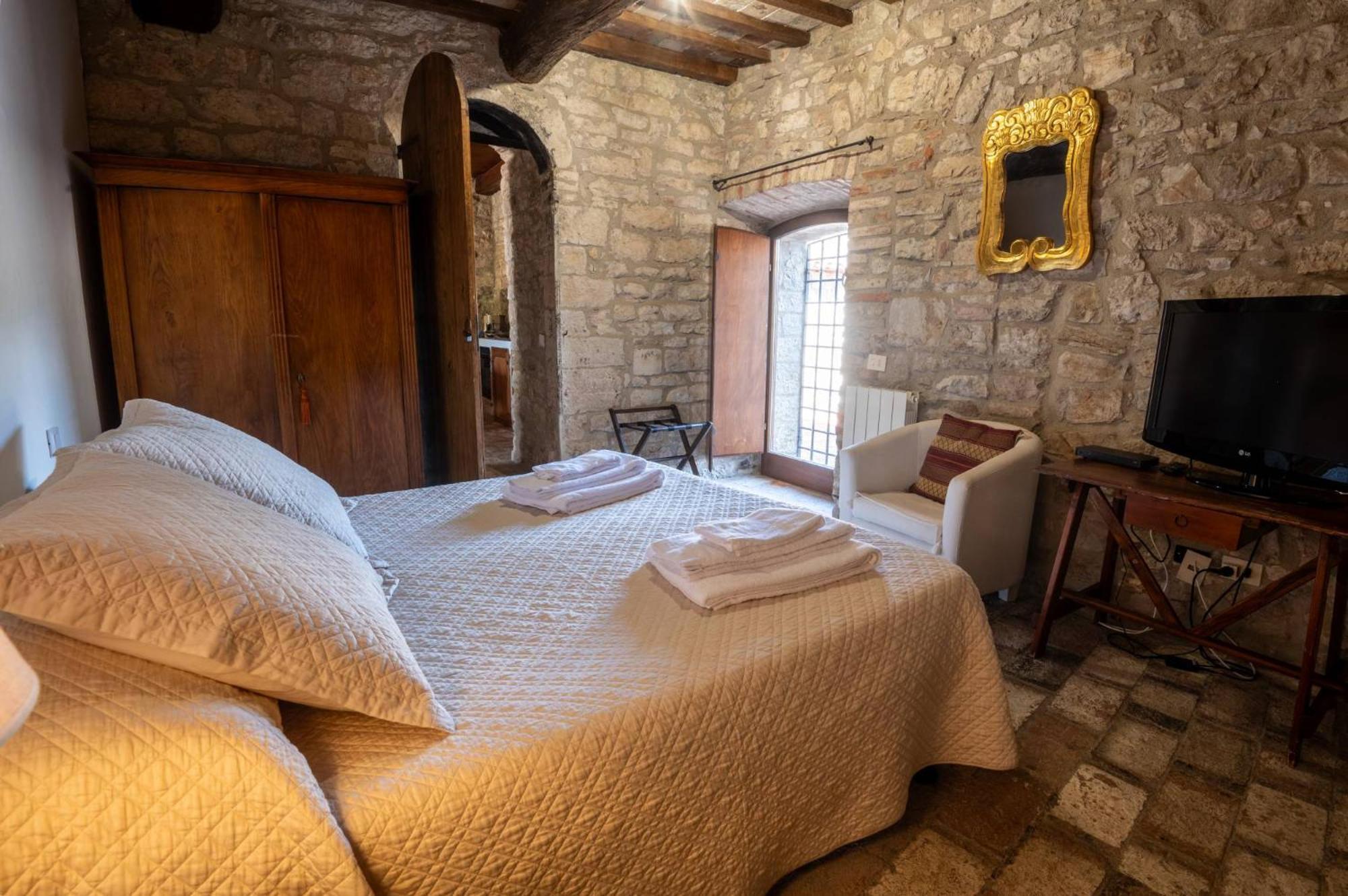 Castello Valenzino Acomodação com café da manhã Antognola Exterior foto