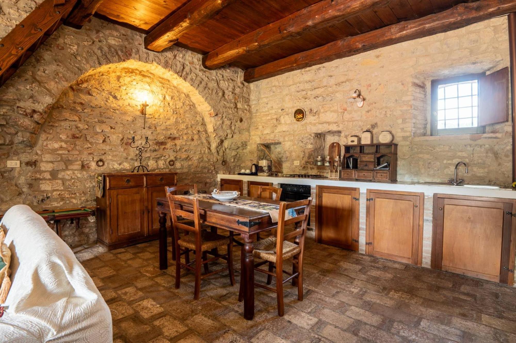 Castello Valenzino Acomodação com café da manhã Antognola Exterior foto