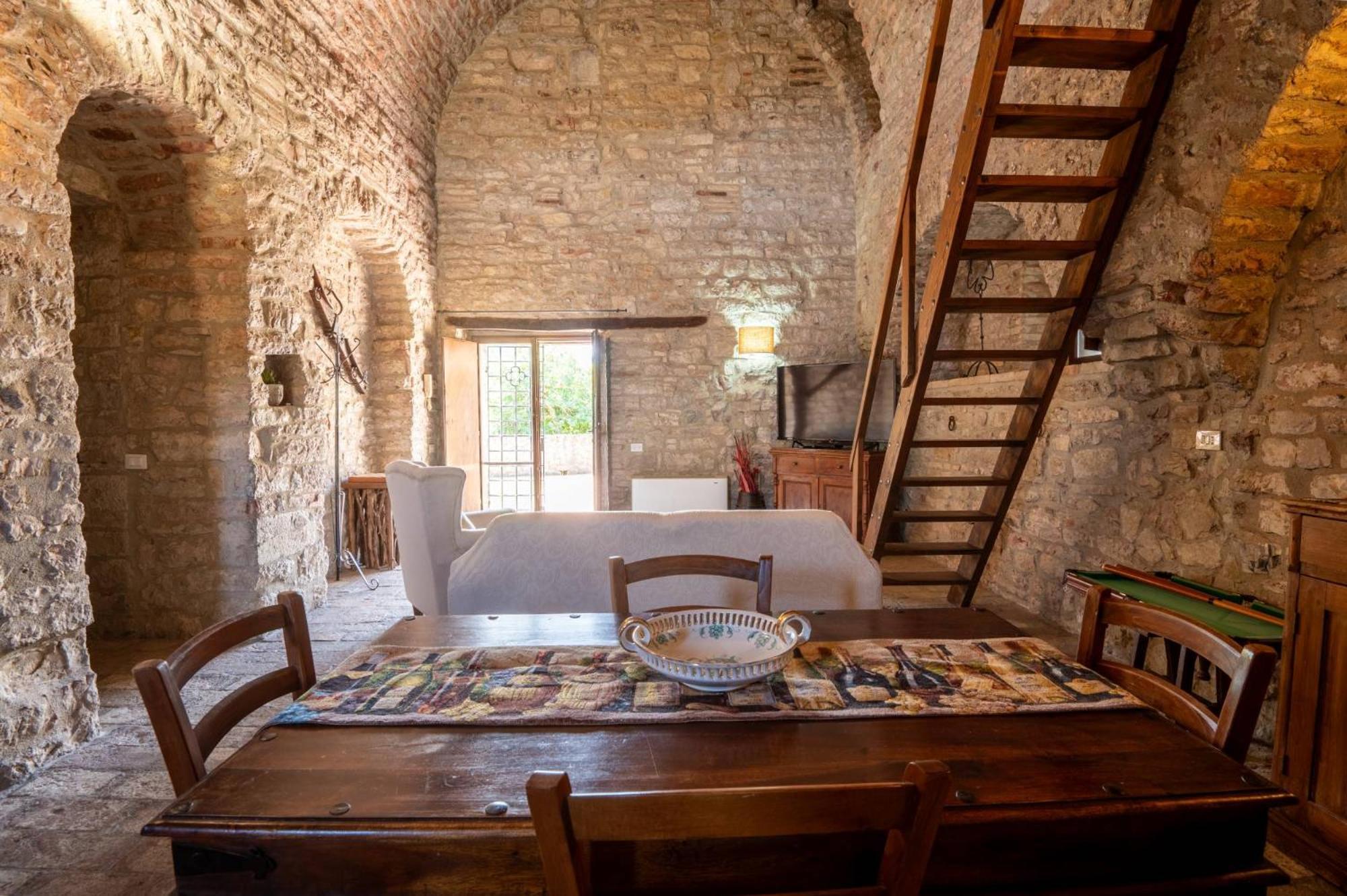 Castello Valenzino Acomodação com café da manhã Antognola Exterior foto